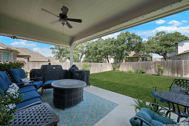 view of patio with an outdoor hangout area and ceiling fan