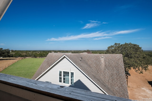 exterior space featuring a front yard