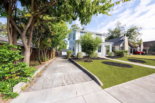 view of front of property featuring a front lawn and a garage