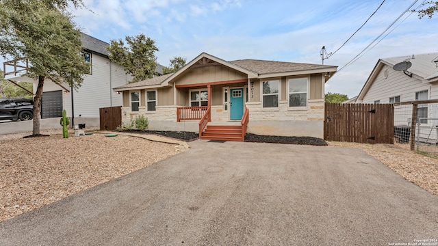 view of front of property featuring covered porch