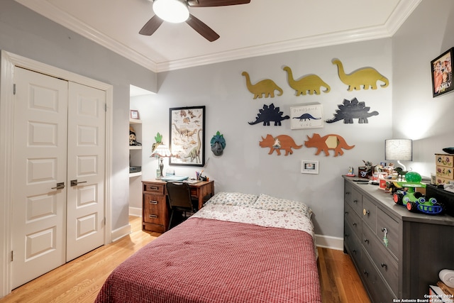 bedroom featuring crown molding, wood-type flooring, a closet, and ceiling fan