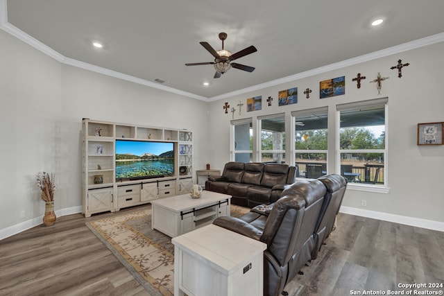 living area featuring ornamental molding, wood finished floors, visible vents, and baseboards