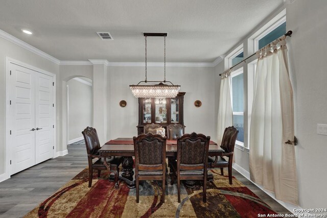 1207 Game Trl, New Braunfels, TX 78132 - indoor wet bar featuring wood finished floors, stairway, crown molding, refrigerator, and baseboards
