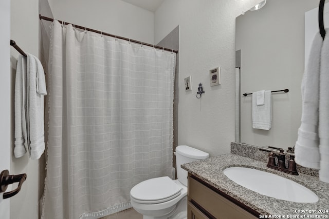 full bath with vanity, toilet, and a shower with curtain