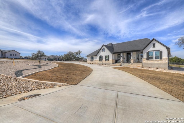 view of front of property featuring driveway and stucco siding