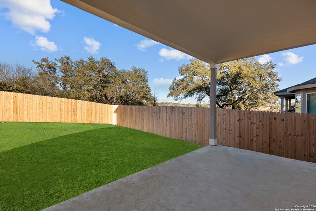 view of yard featuring a patio