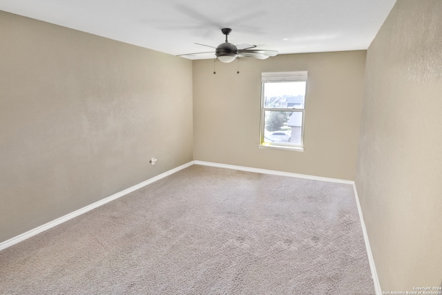 carpeted empty room featuring ceiling fan