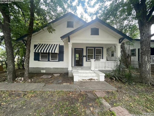 view of front of property featuring a porch