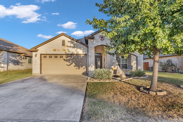 view of front of home featuring a front yard and a garage