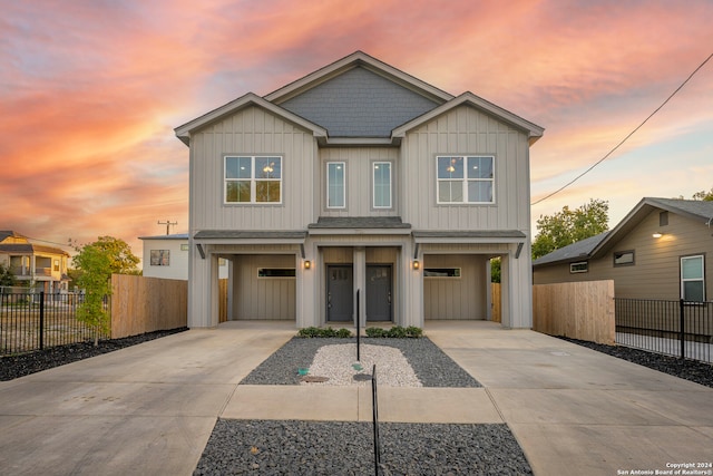 view of front of property