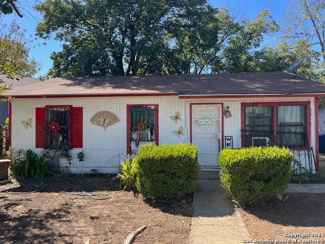 view of front of property