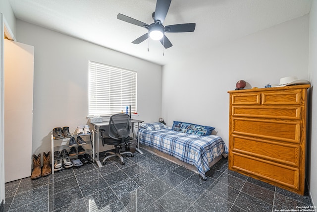 bedroom with ceiling fan