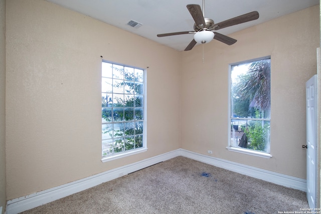 carpeted empty room featuring ceiling fan