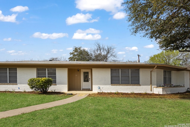 ranch-style home featuring a front yard