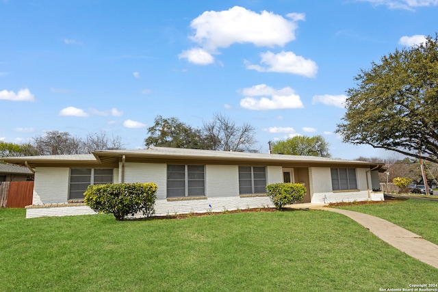 ranch-style home with a front lawn