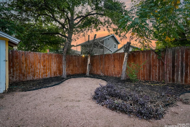 view of yard at dusk