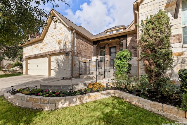 view of front facade featuring a front yard and a garage