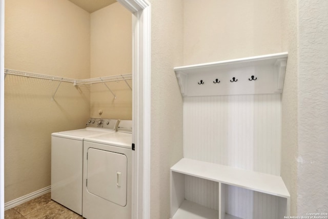 washroom featuring light tile patterned flooring and washing machine and clothes dryer