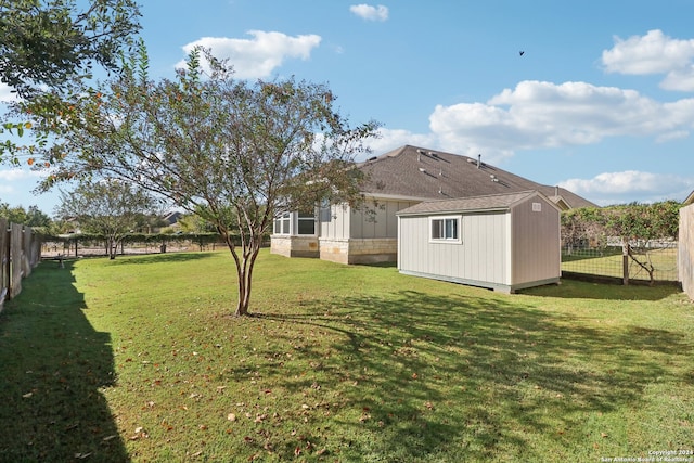 view of yard with a shed