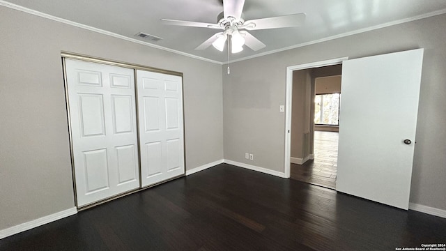 unfurnished bedroom with ornamental molding, a closet, dark hardwood / wood-style floors, and ceiling fan