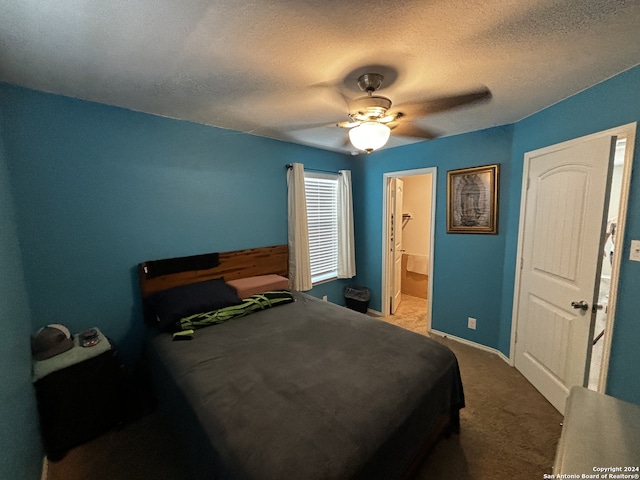 bedroom with connected bathroom, a textured ceiling, carpet floors, and ceiling fan