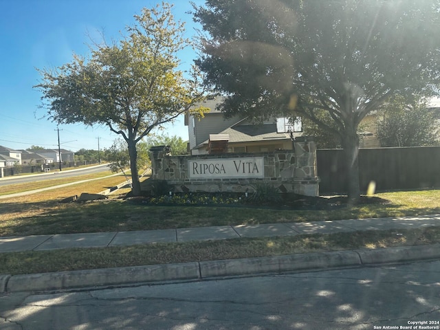 view of community / neighborhood sign