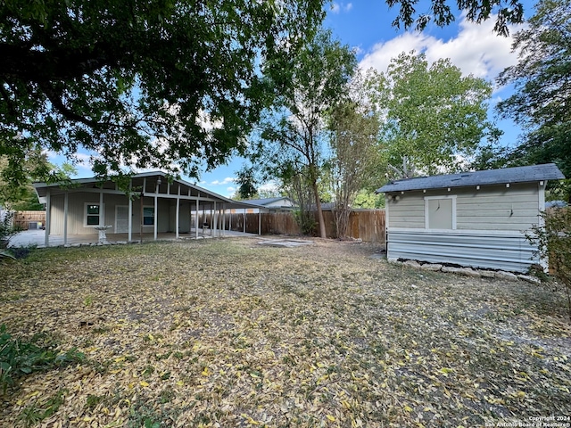 view of yard featuring a patio