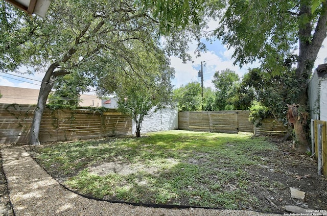 view of yard featuring a fenced backyard