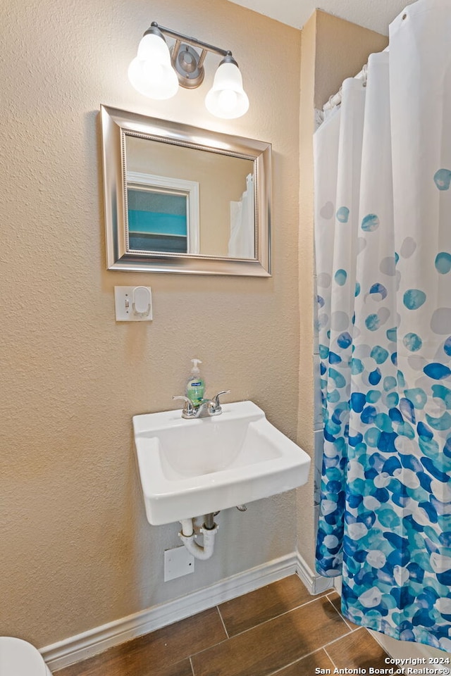 bathroom featuring curtained shower and sink