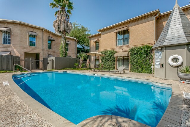 view of swimming pool