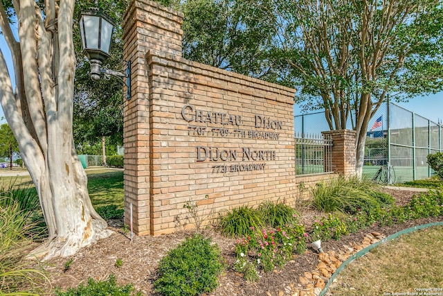 7707 Broadway Unit 9, San Antonio, TX 78209 - view of tennis court featuring fence
