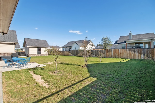 view of yard featuring a patio