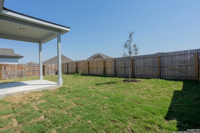 view of yard featuring a patio