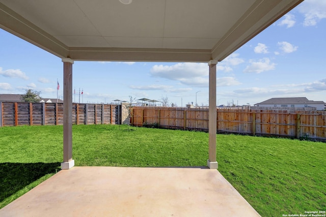 view of yard featuring a patio