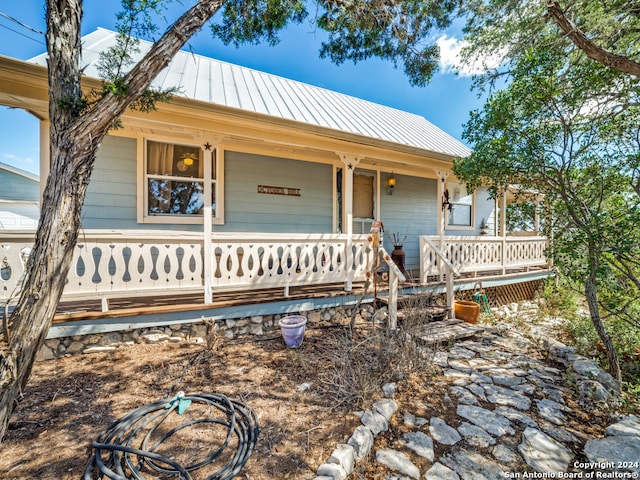 view of front of house featuring a porch