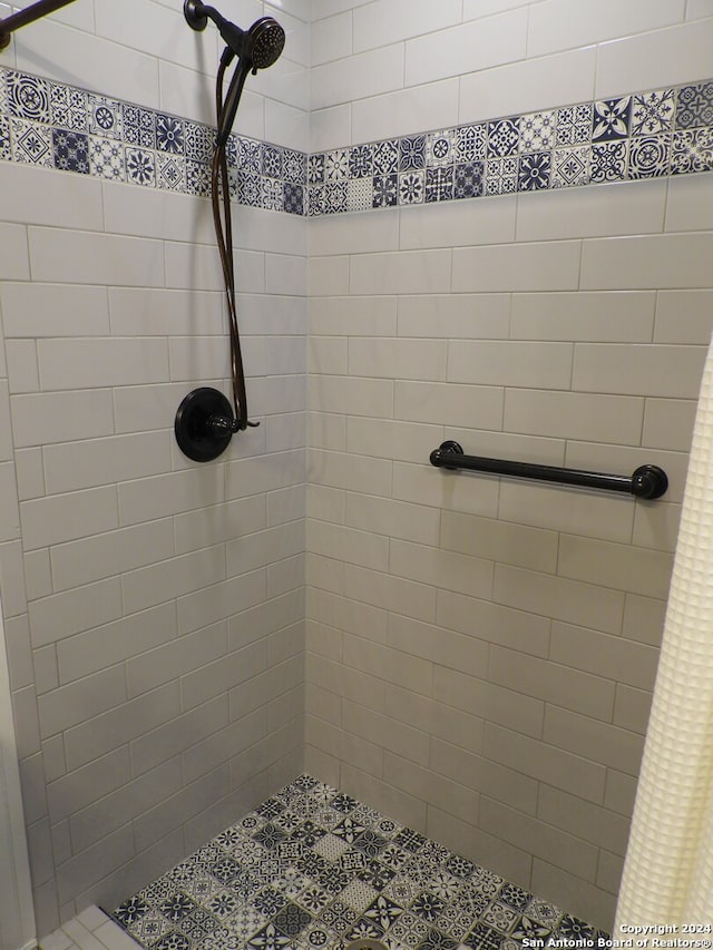 bathroom featuring a shower with curtain