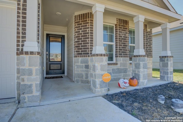 property entrance with covered porch