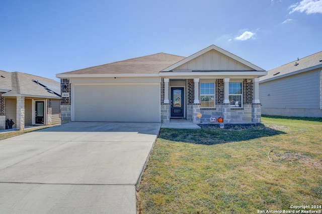 view of front facade featuring a front yard, a garage, and a porch