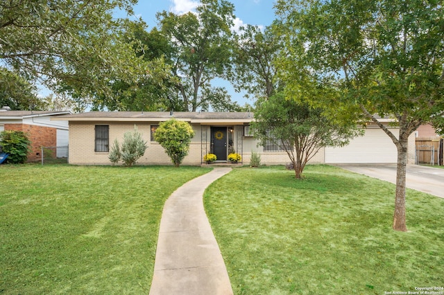 view of front of property featuring a front yard and a garage