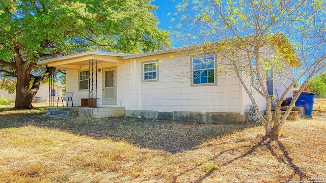 view of front of home with covered porch