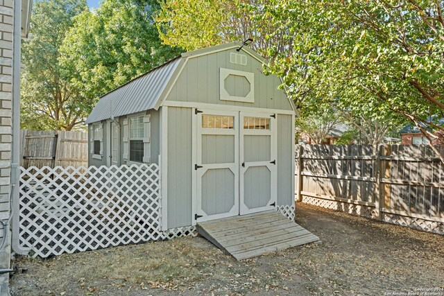 view of outbuilding