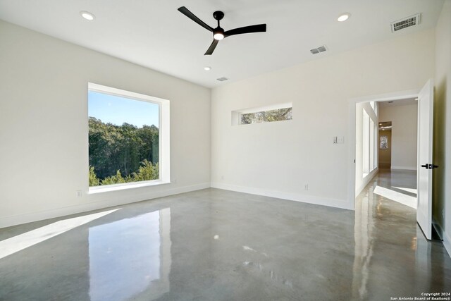 empty room featuring baseboards, concrete floors, visible vents, and recessed lighting