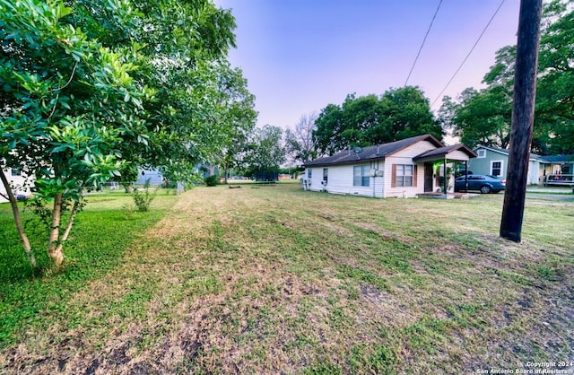 725 E Pine St, Seguin, TX 78155 - view of yard