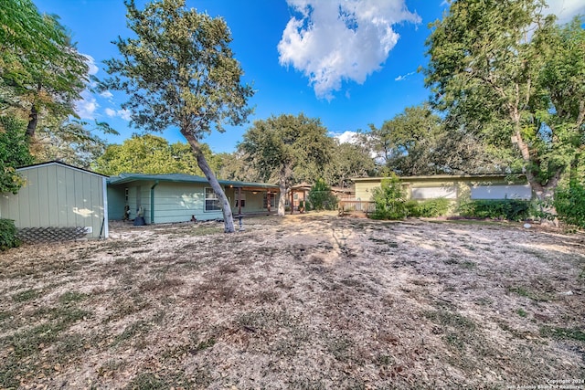 view of yard with a shed