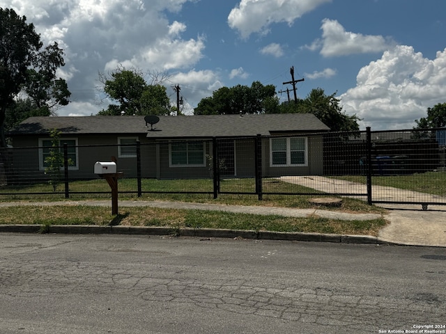 single story home featuring a front lawn