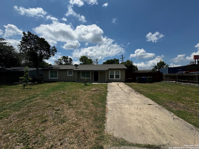 ranch-style house featuring a front lawn