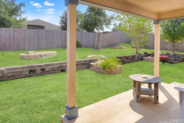 view of yard with a patio area