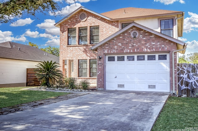 front of property with a front lawn