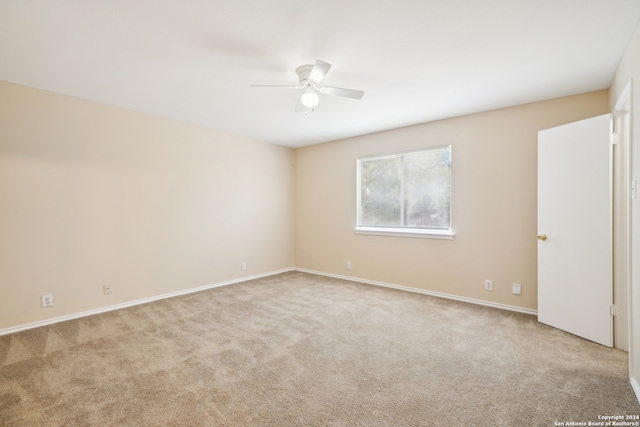 unfurnished room featuring ceiling fan and light colored carpet