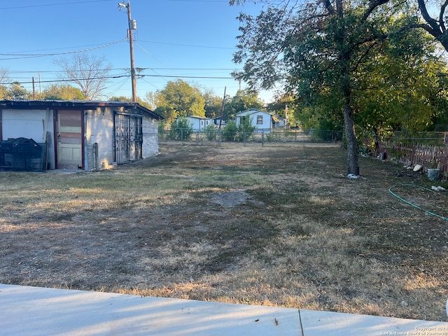 view of yard with an outdoor structure